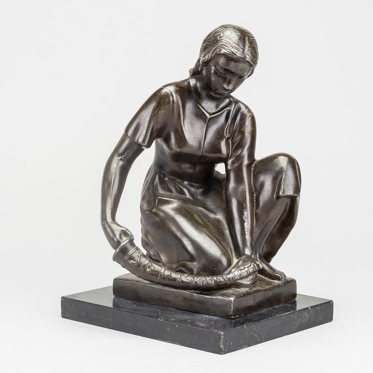 Asta Lilbaek, skulptur  "Flickan med guldhornet".