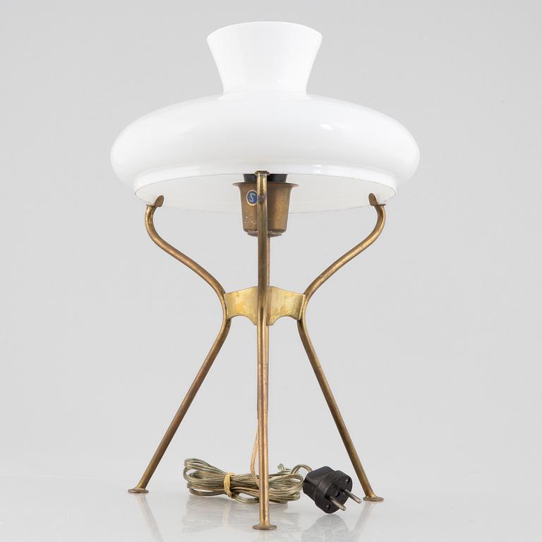 Bertil Brisborg & Torsten Claeson (1893-1978), a table lamp. "model Triva 532-018", Nordiska Kompaniet, 1950s.
