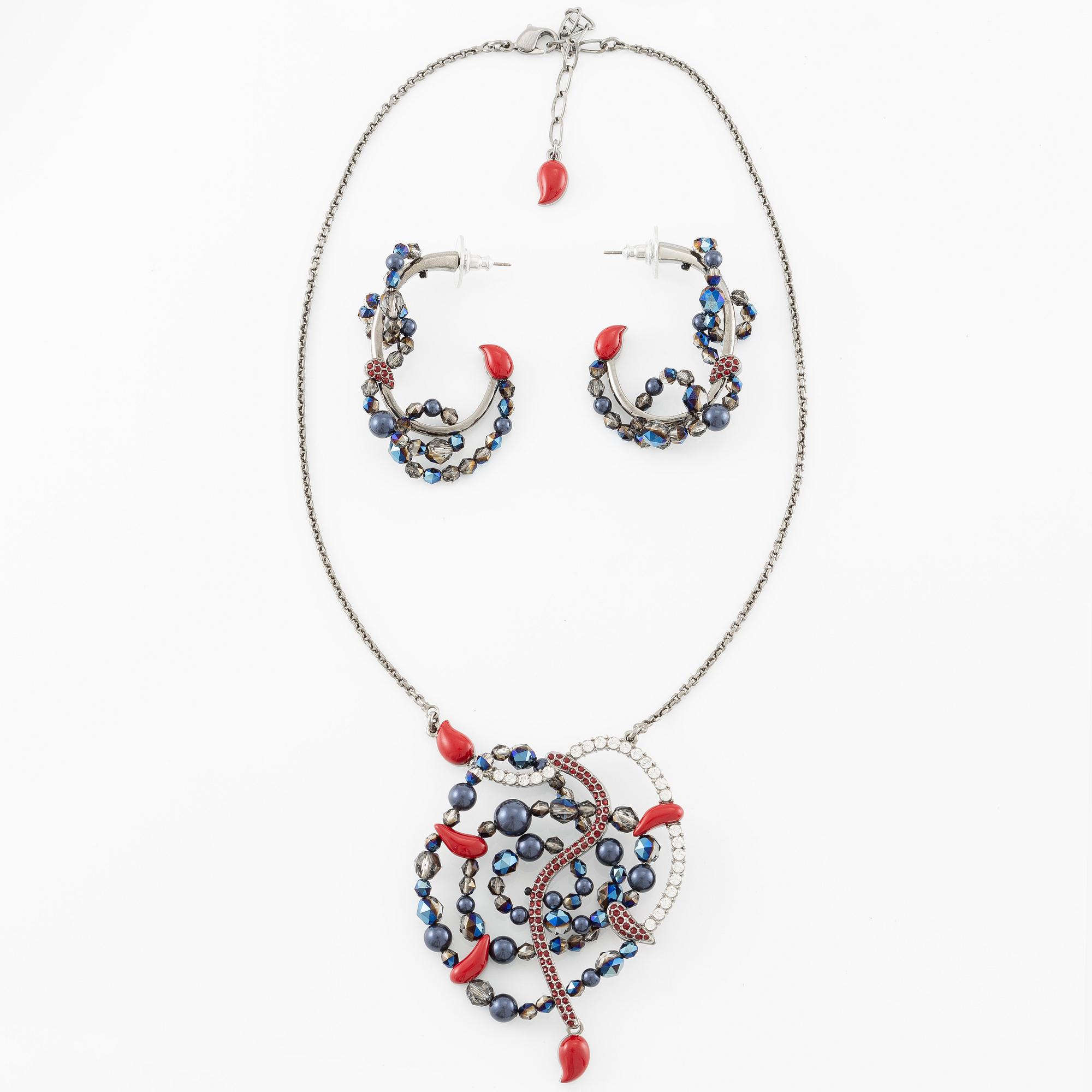 Swarovski, örhängen och halsband.