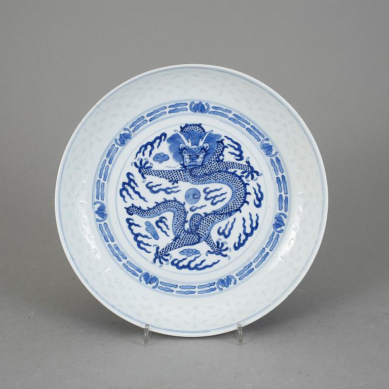 FAT, porslin, Kina. Kangxis märke, omkring 1900.