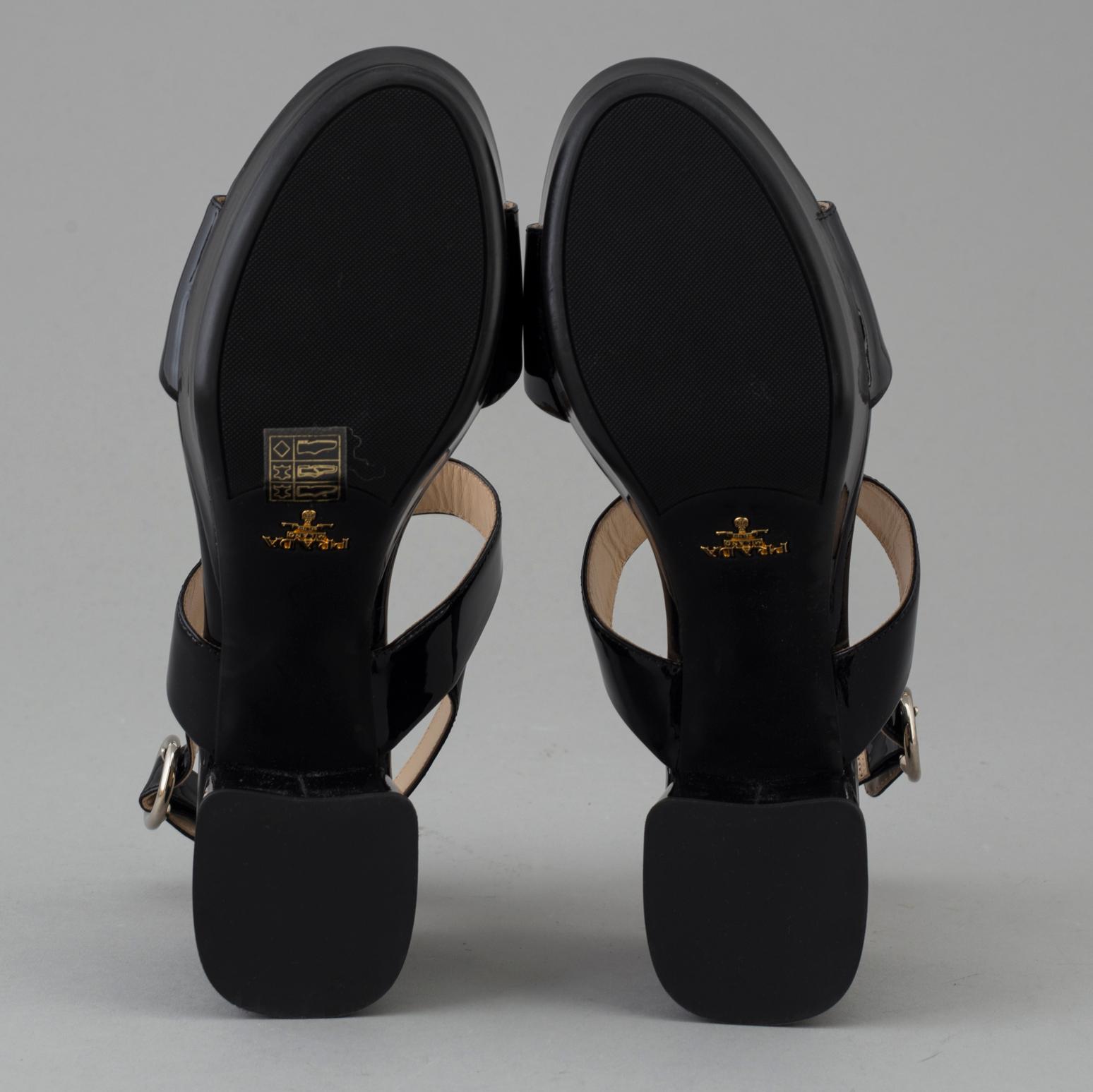 PRADA, sandaletter, storlek 38.