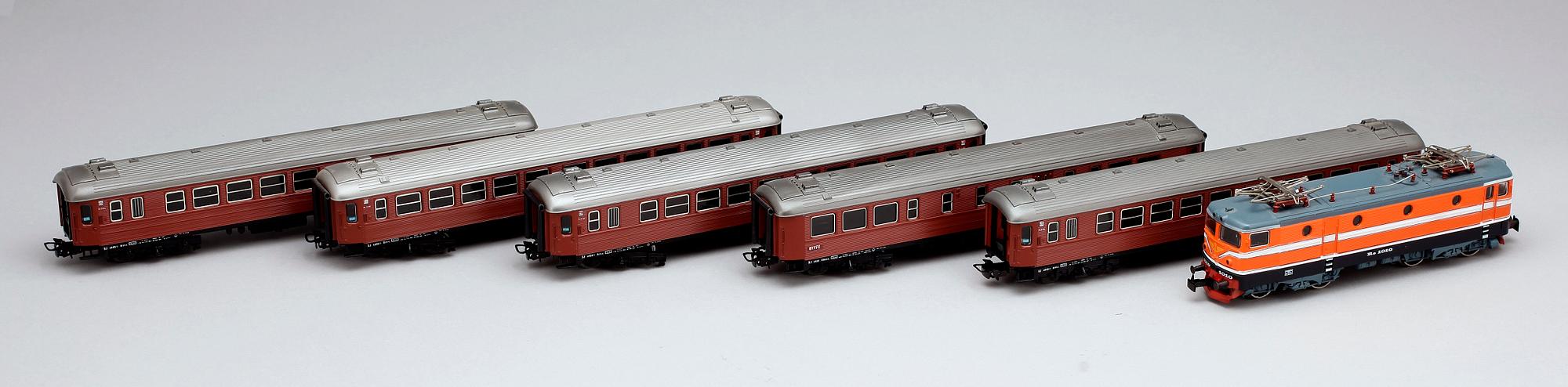 TÅGSATS, 6 delar, Märklin H0, 4034, 4072 och 4899. 1900-talets andra hälft.