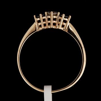RING, 14k guld med diamant 0,18ct och färgade svarta diamanter tot 0,24ct. Vikt ca 2,29 gram.