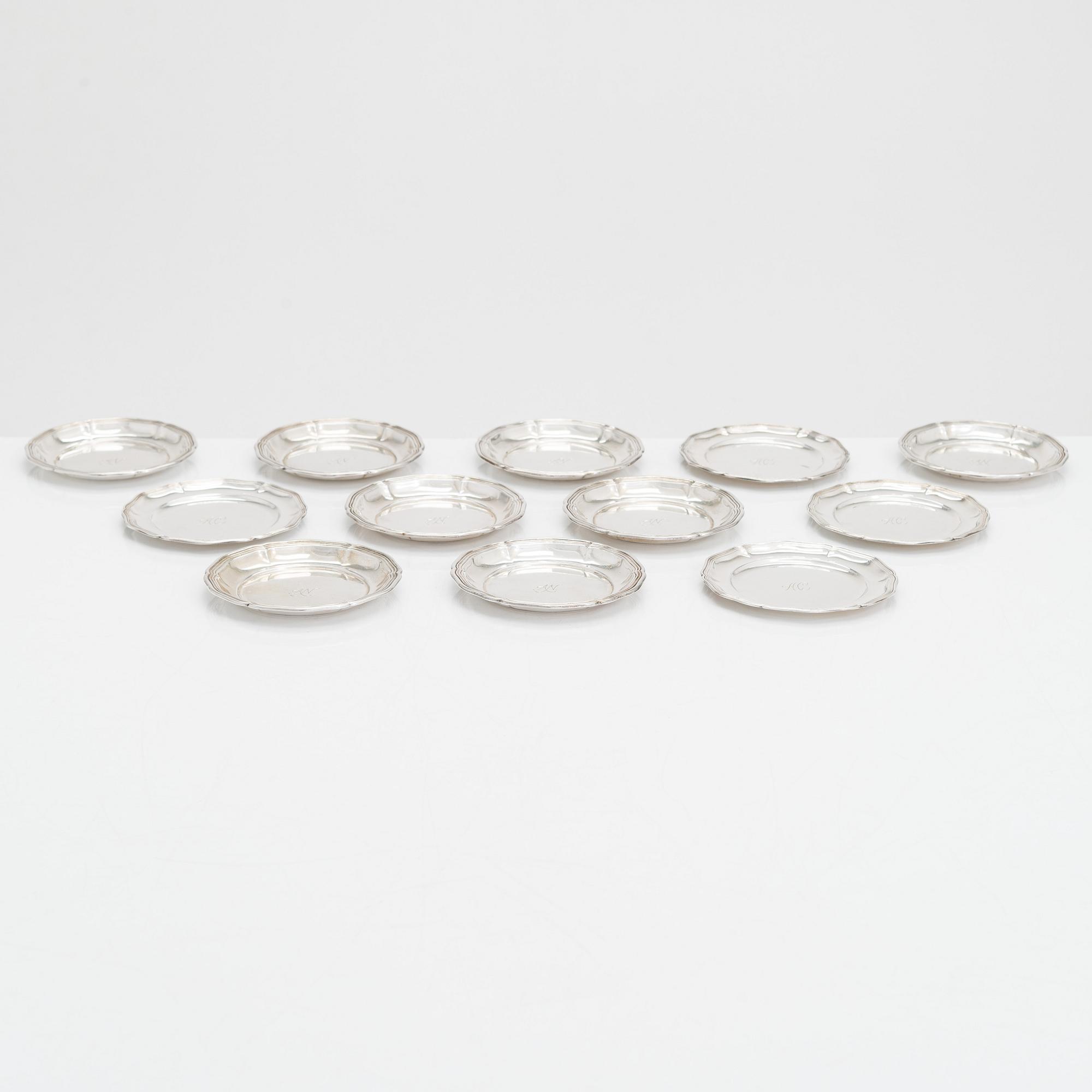 Konfektkorg och glasunderlägg, 12 st, silver, Helsingfors och Tavastehus  1920- och 1930-tal.