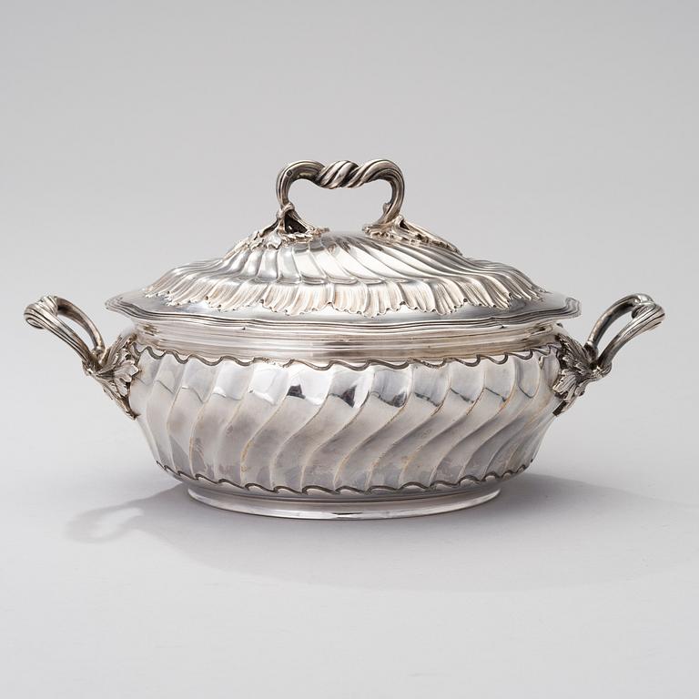 A TERRINE, silver, Flament & Champenois, France late 19th century, weight 1008 g.