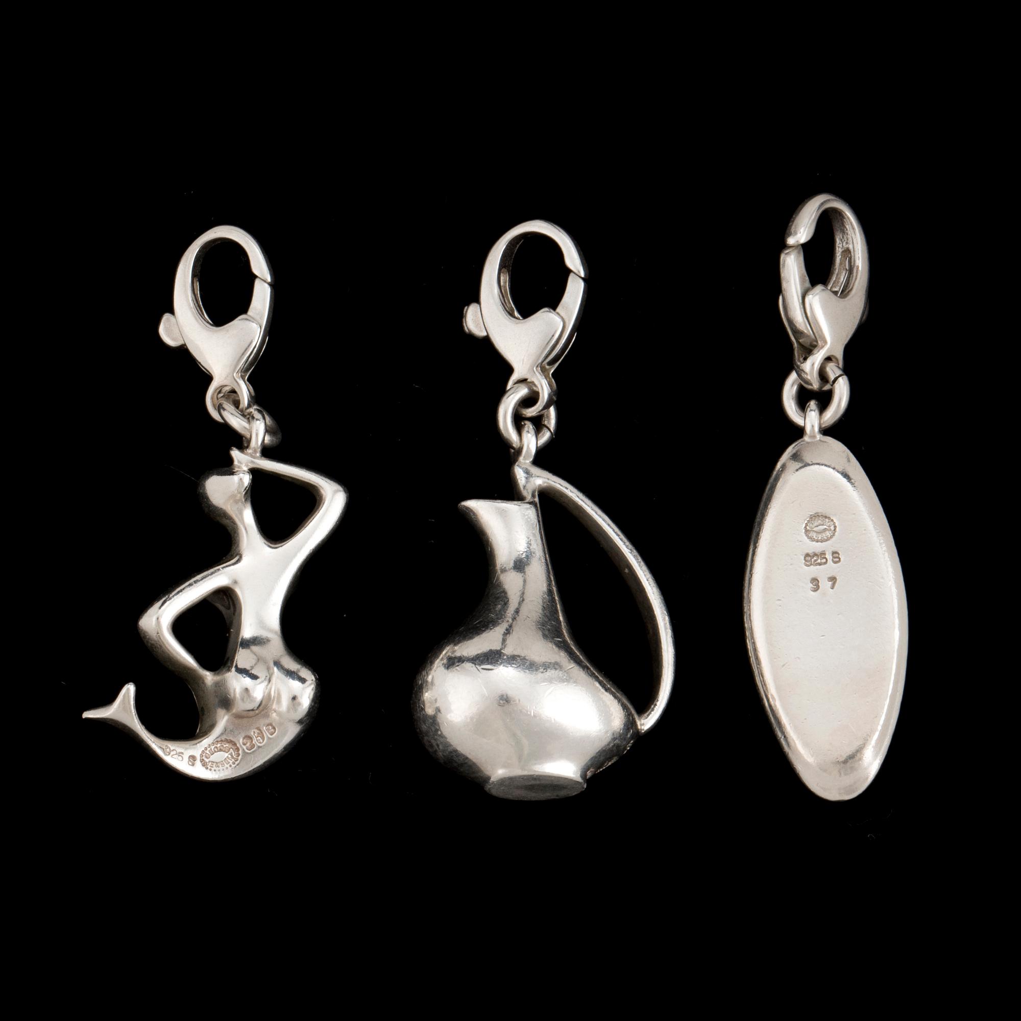 GEORG JENSEN, armband med tre berlocker, sterling silver, efter 1945.