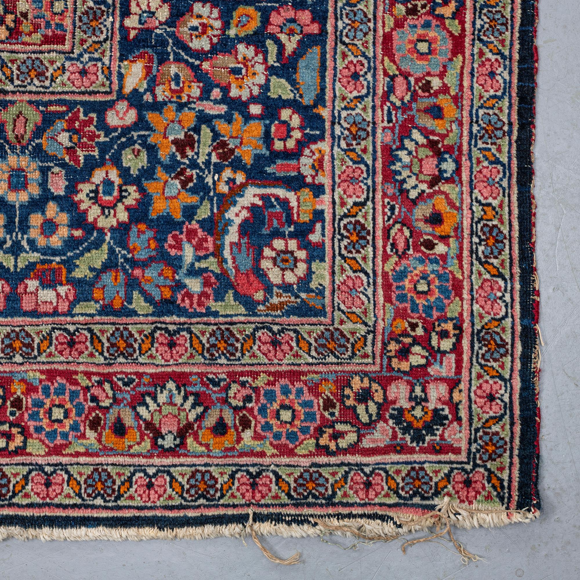 MATTO, an antique/a semi-antique Kerman, ca 384,5-391,5 x 314,5-323 cm.