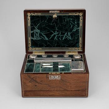 TOILETTESCHATULL, 1800-talets andra hälft/slut.