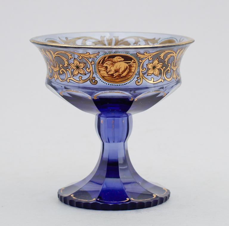 SKÅL PÅ FOT, glas, Böhmen, sekelskiftet 1900.