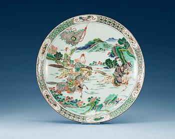 1373. A famille verte charger, Qing dynasty, Kangxi (1662-1722).