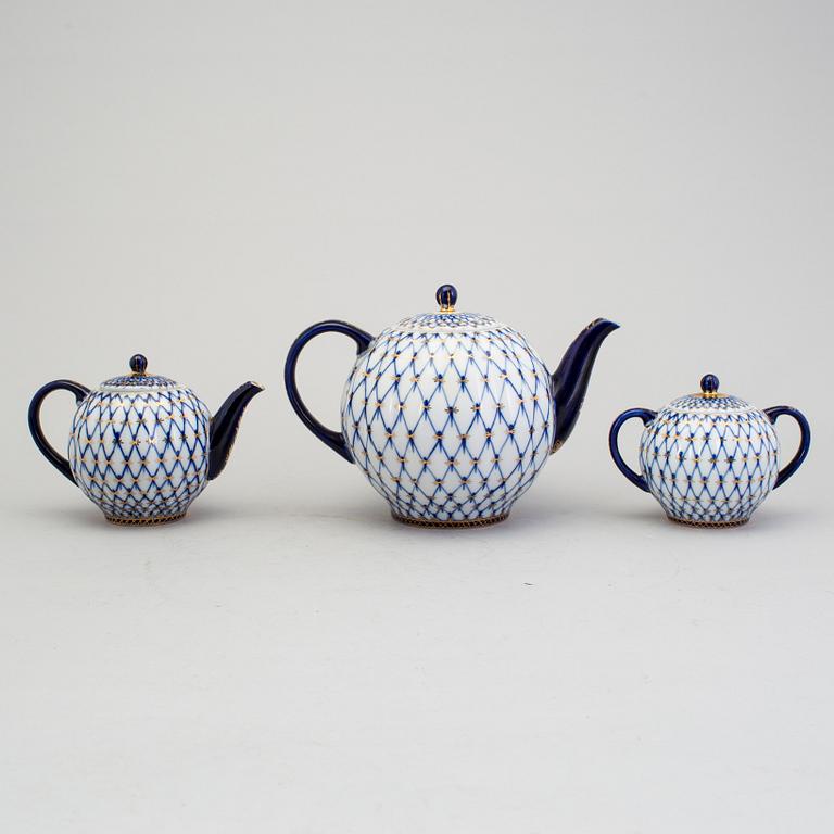 A coffee and teset of 17 pieces in porcelain, "Cobalt net", Lomonsov.