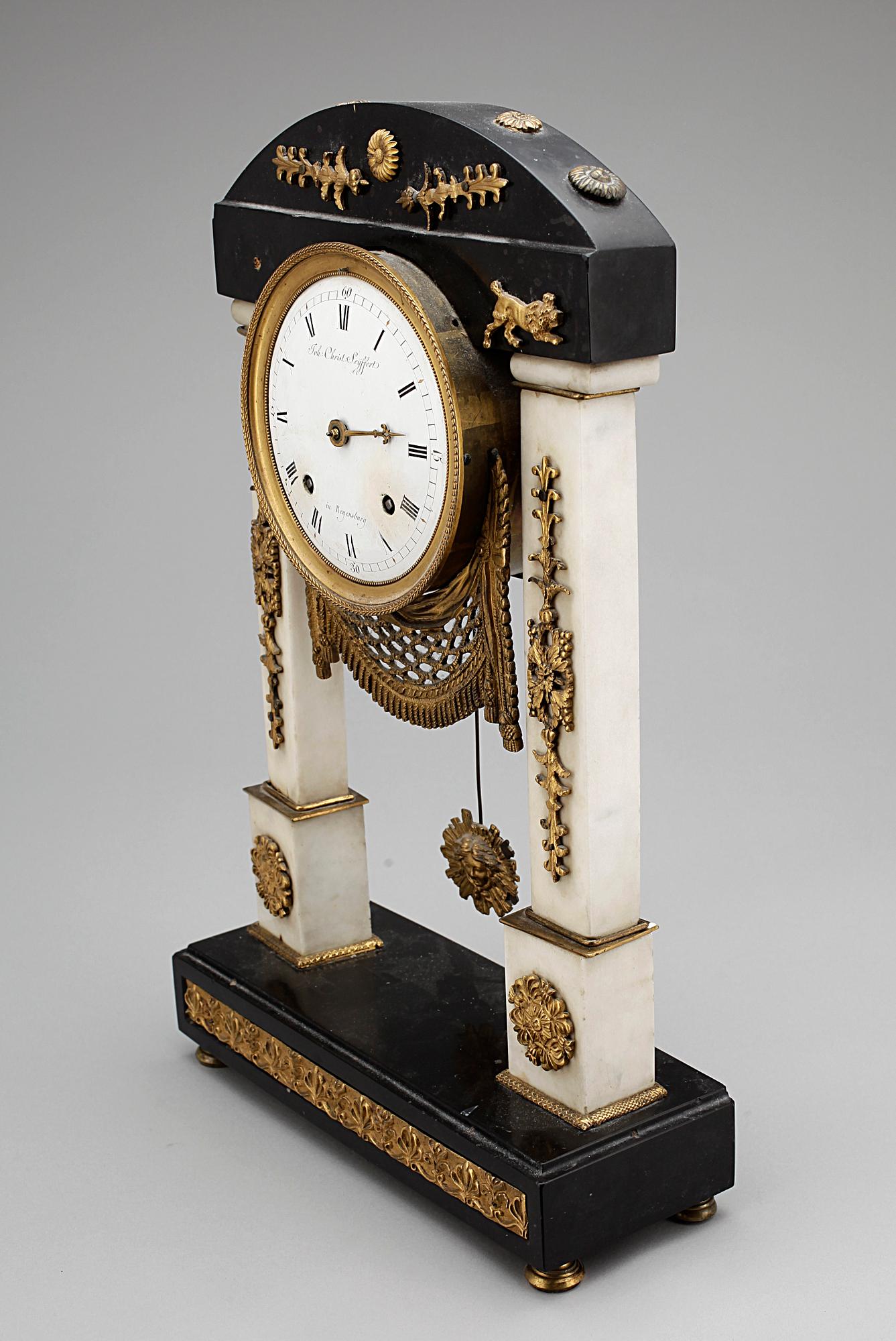 BORDSPENDYL, empire, John:Christ:Seiffert, Regensburg, Tyskland 1800-talets första fjärdedel.