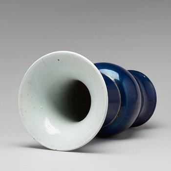 A powder blue vase, Qing dynasty, 18th century.