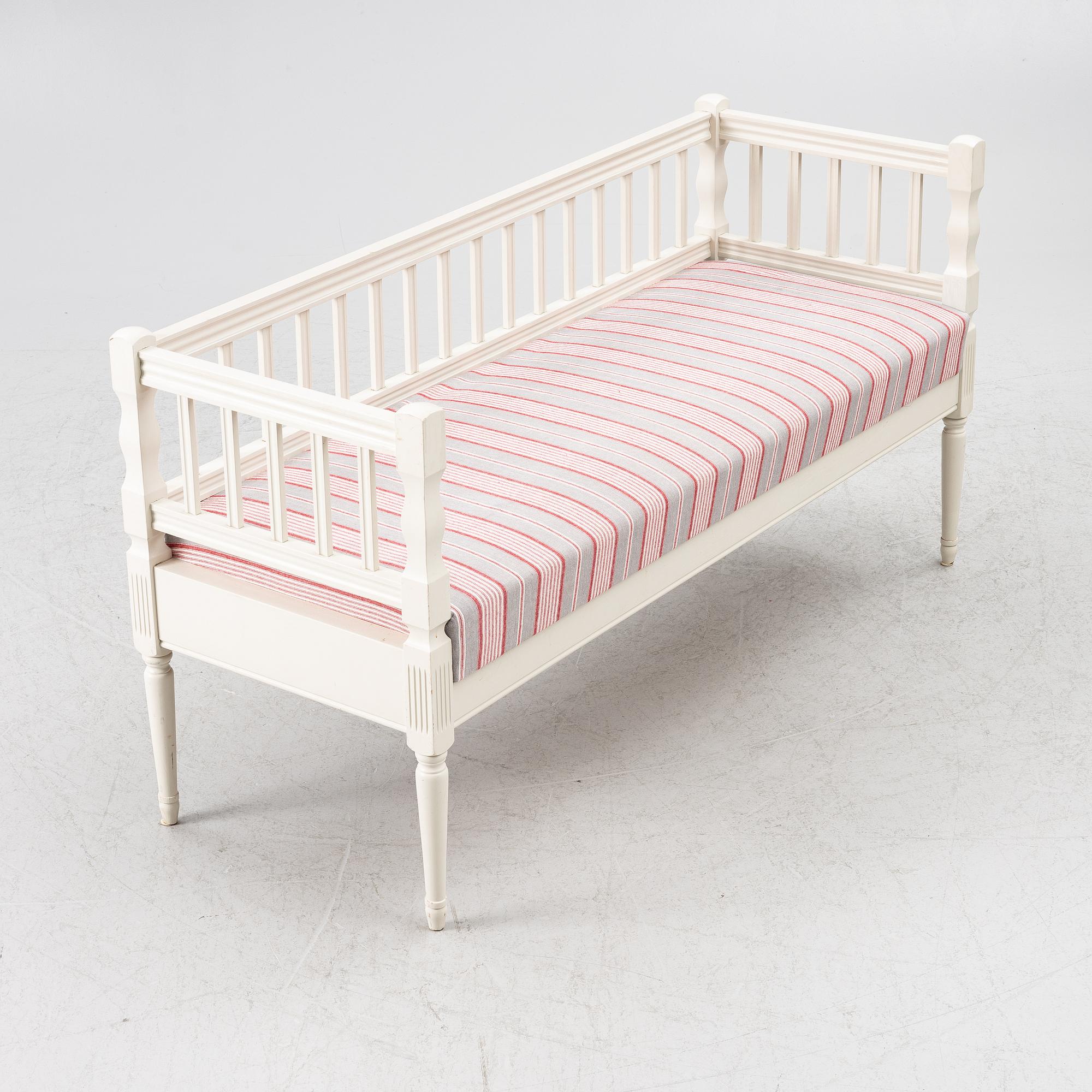 Soffa, 1900-talets andra hälft, Gustaviansk stil.