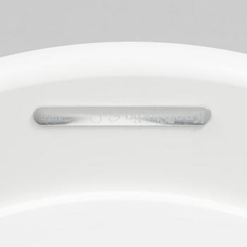 A "Tulip" table by Eero Saarinen, Knoll International.