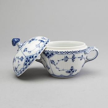 ROYAL COPENHAGEN, kaffeservis, 15 dls Musselmalet halvblond, porslin, första- och andrasortering.