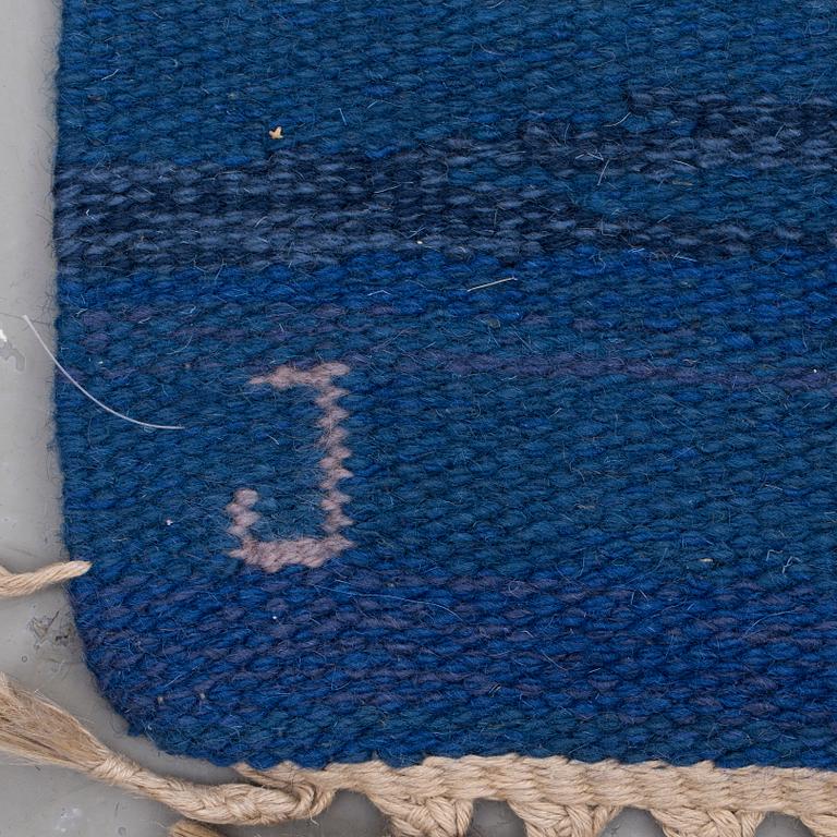 A CARPET, "Stjärnsund", flat weave, signed J (Judith Johansson), around 258 x 167 cm.