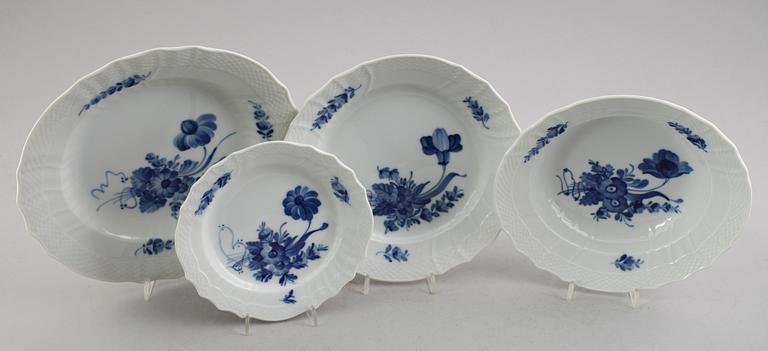 MATSERVIS, 48 delar, porslin, "Blå Blomst", Royal Copenhagen.