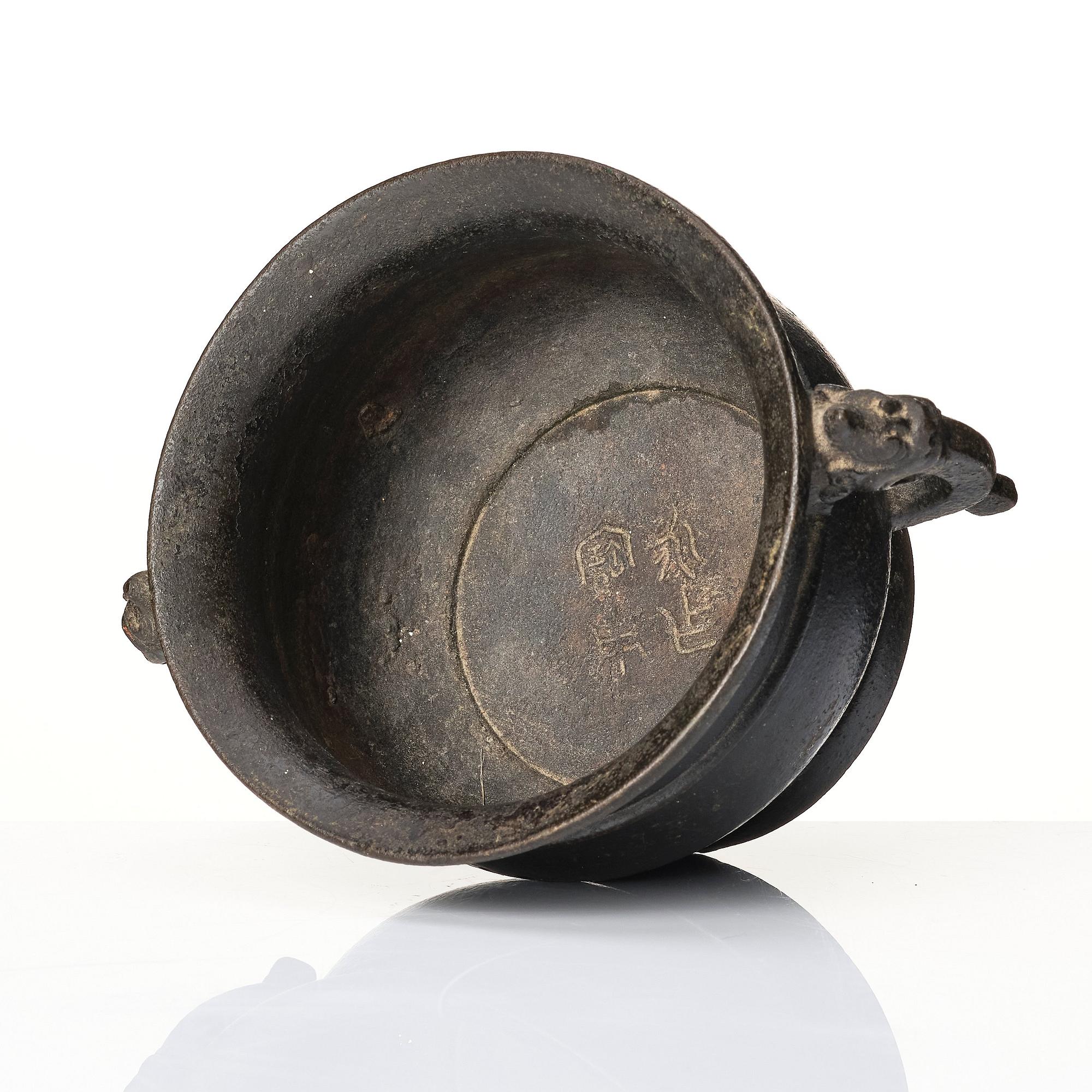 A bronze censer, late Ming dynasty (1368-1644).