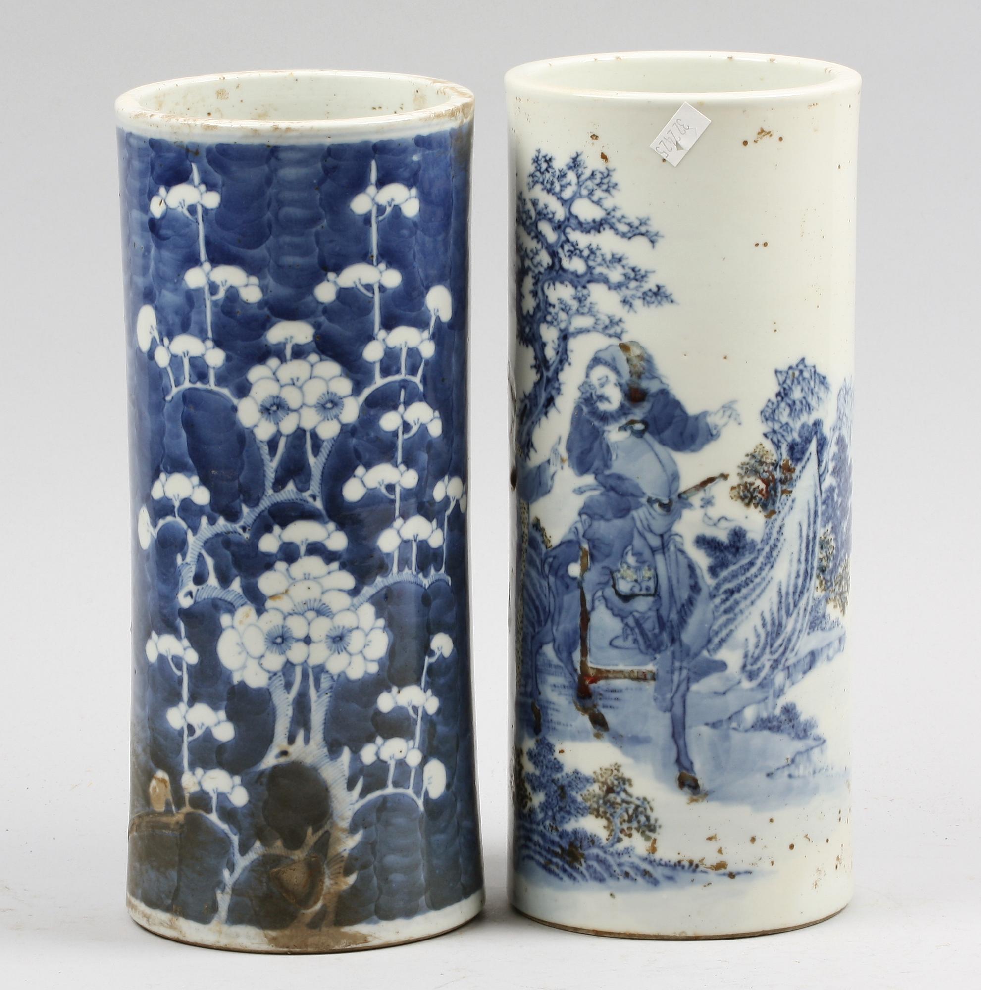 PENSELVASER, 2 st, porslin, Kina, 1900-tal.