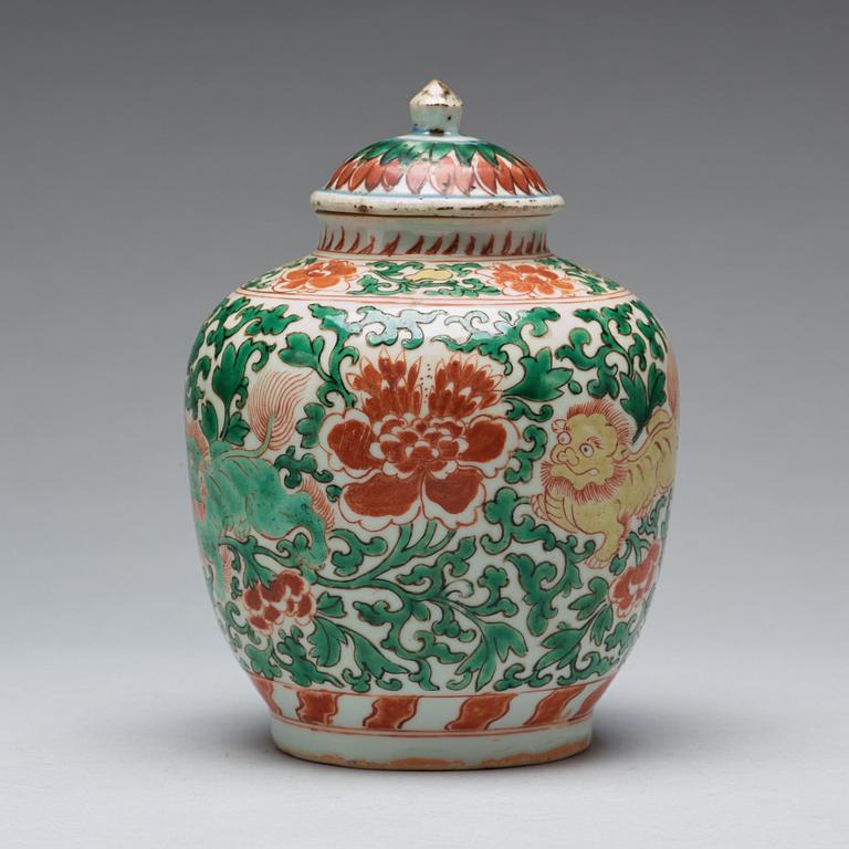 A Transitional wucai jar with cover, 17th Century.