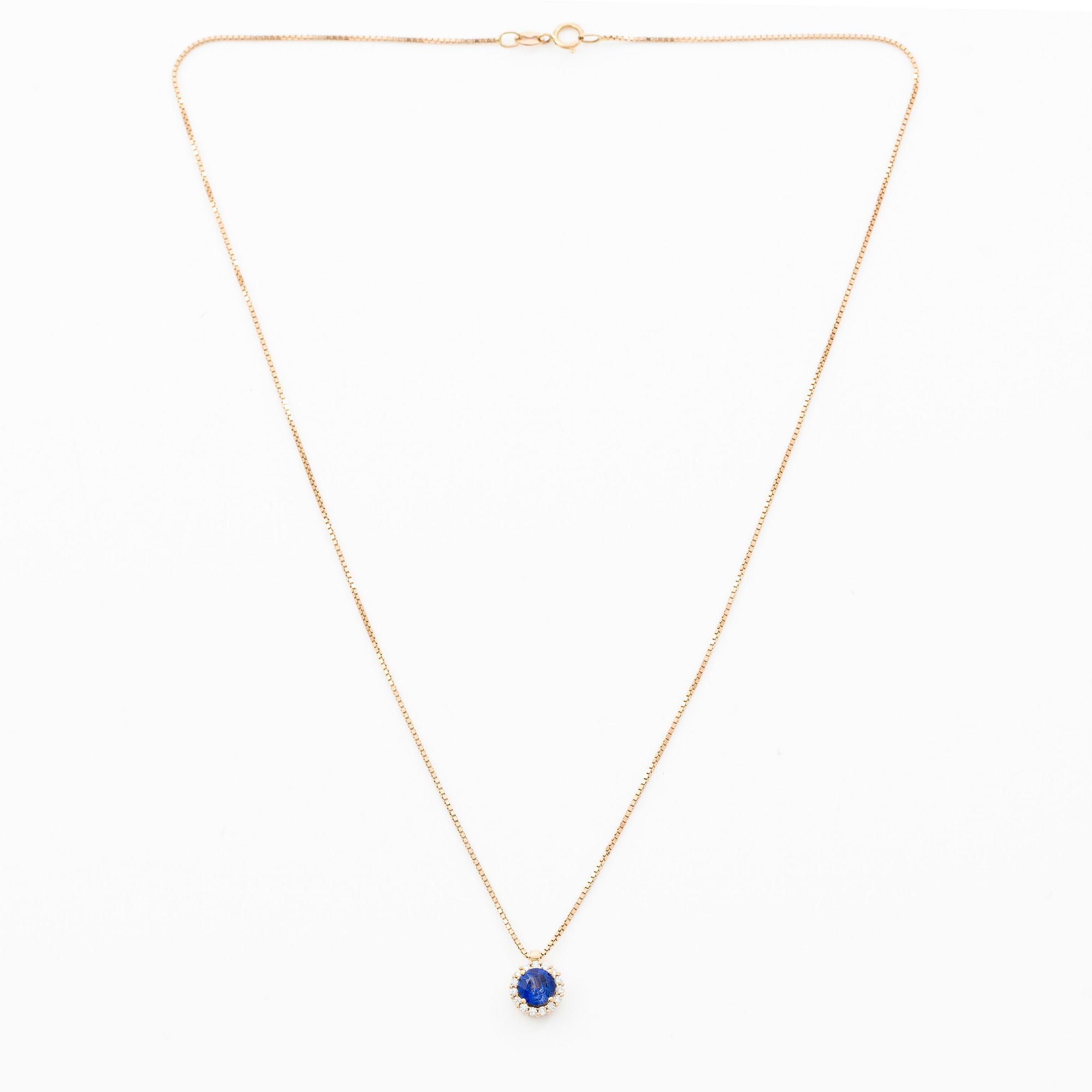 Collier 18K roséguld med safir och briljantslipade diamanter.