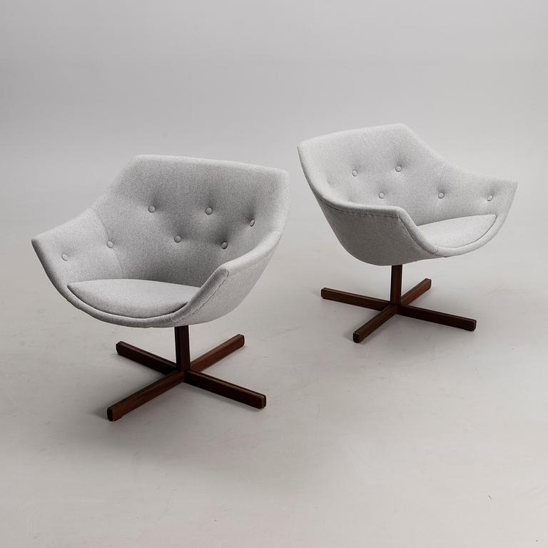 CARL GUSTAF HIORT AF ORNÄS, A PAIR OF ARMCHAIRS. "Mandarinen". 1960s.