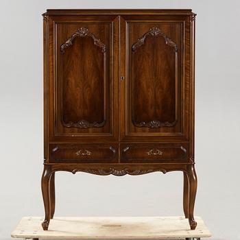 SKÅP, rokokostil, Blomstermåla Möbelfabrik, 1900-talets andra hälft.