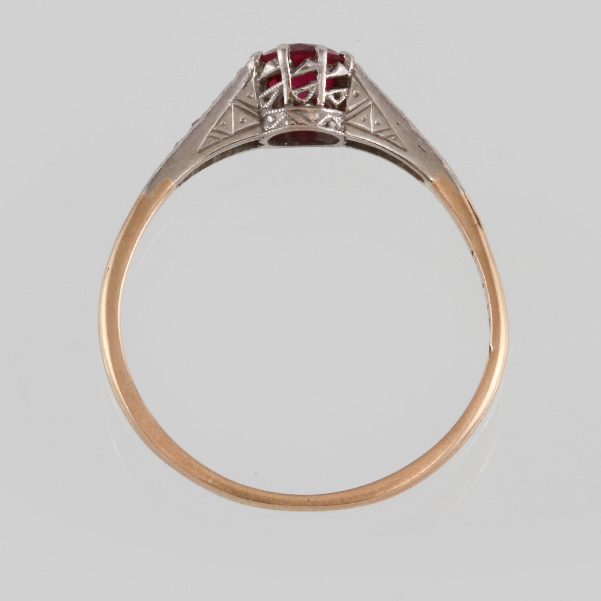 RING, 18K guld med syntetisk safir och 6 små diamanter, Stockholm, 1937. Vikt 2,1 gram.