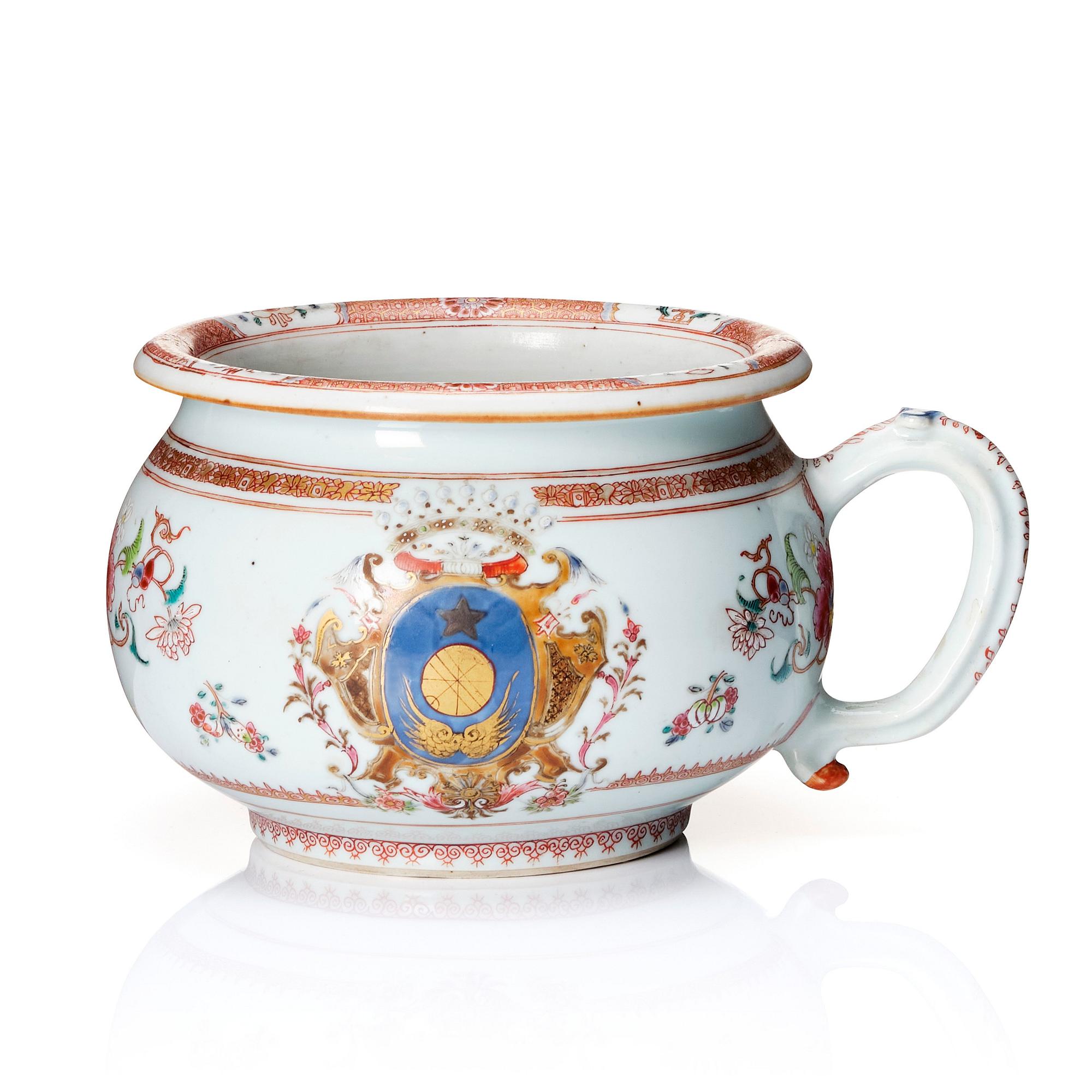 A Chinese Export chamber pot, Qing dynasty, Yongzheng, ca 1725.