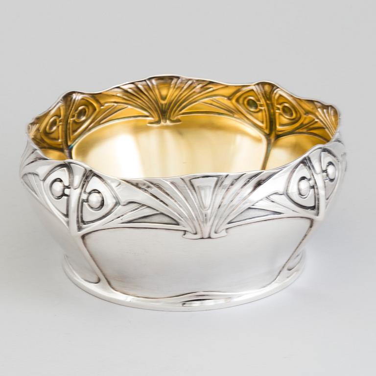 A Swedish Art Nouveau parcel-gilt silver centerpiece bowl, maker's mark CF Carlman, Stockholm 1907.