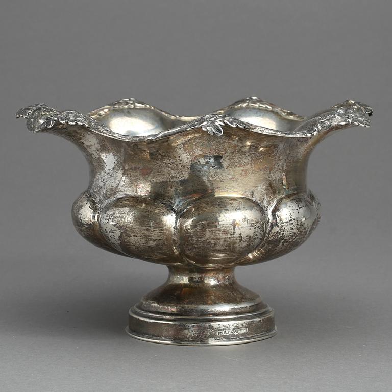 SÅSSKÅL, silver. Frans Holm, Vadstena, otydlig årsstämpel 1857? Vikt 219 gram.