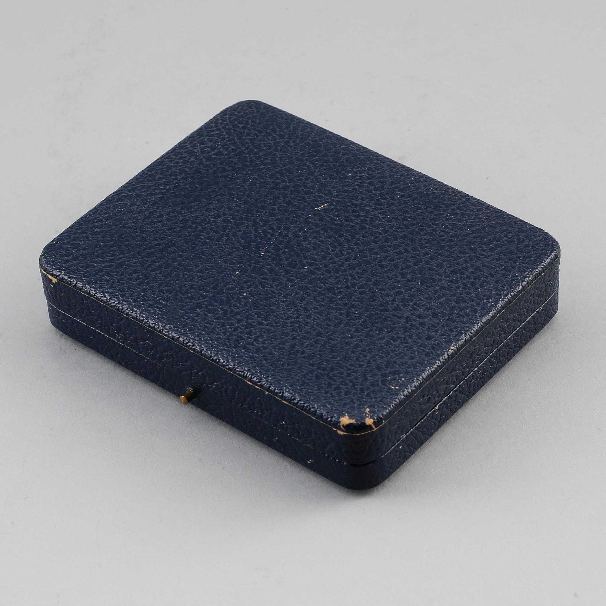 CIGARETTETUI, silver, rosenslipade diamanter. Vikt ca 162 g.