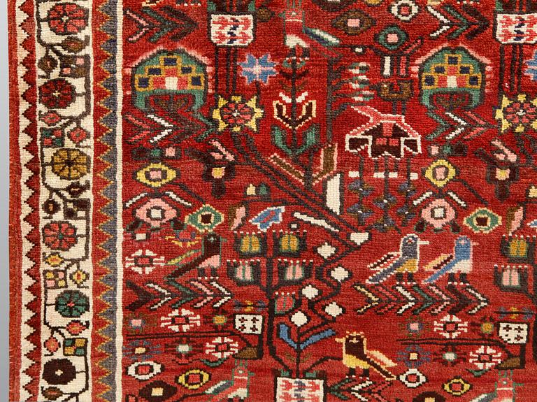 A Hamadan runner, approx. 300 x 110 cm.