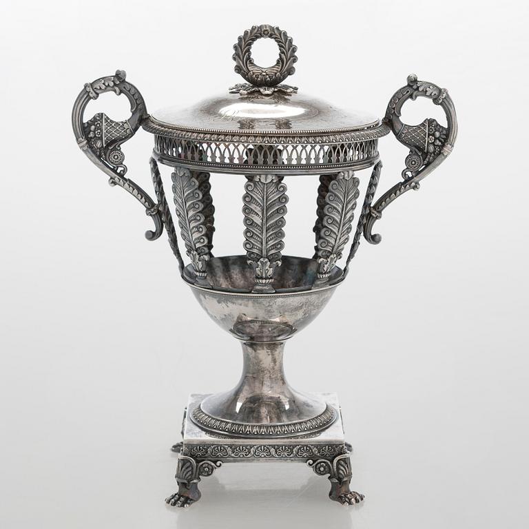 Louis Manant, genombruten skål, silver, Paris 1819-1838.