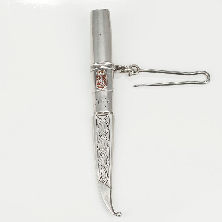SLIDKNIV, 813 silver, emalj, stål. Suomen Kultaseppä Oy. Början på 1900-tal.