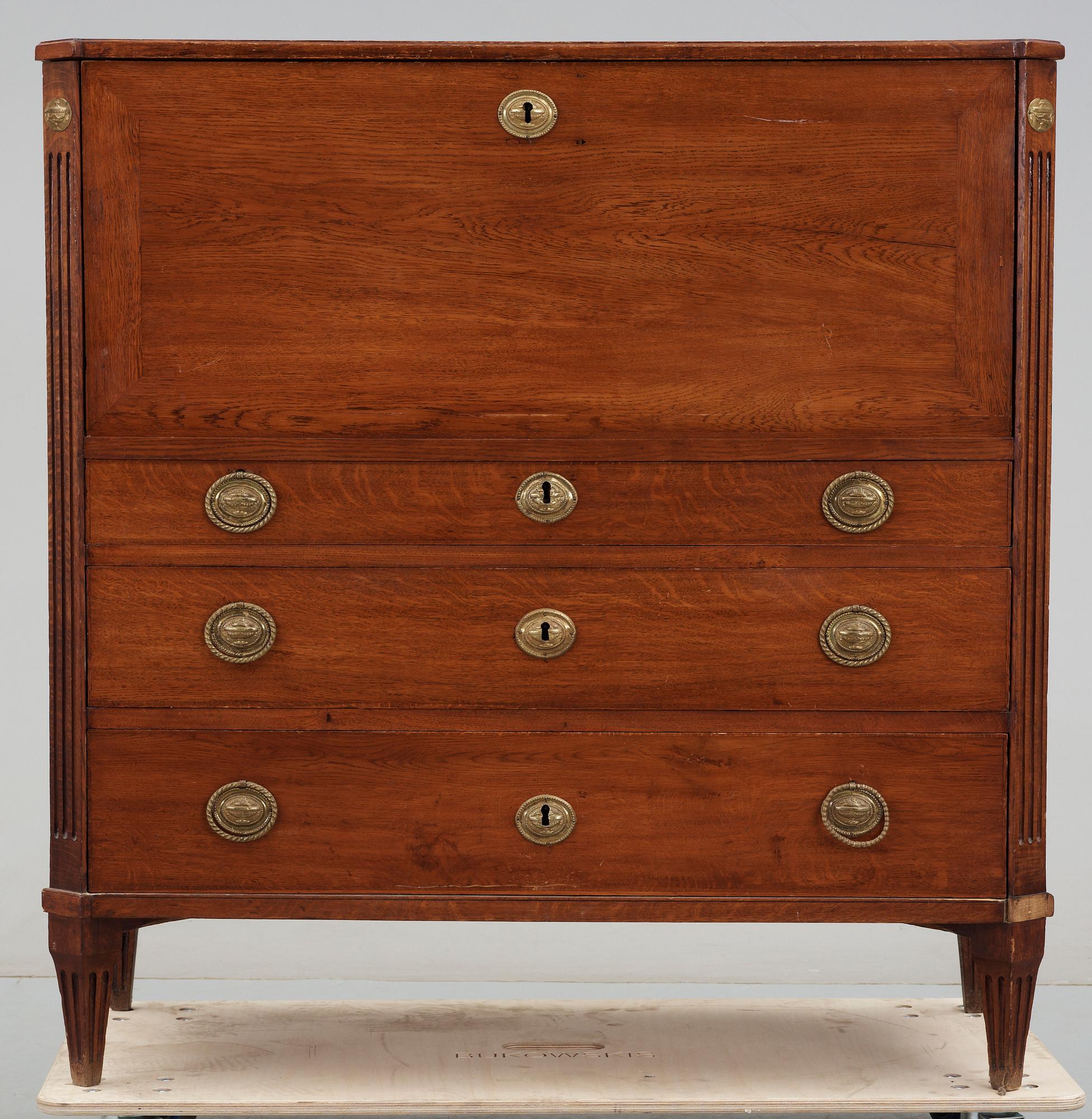 CHIFFONJÉ, sengustaviansk, 1800-talets början.