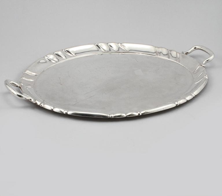 BRICKA, silver, Österrike, 1900-tal. Vikt 1 340 gram.