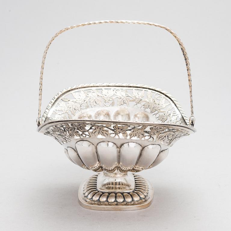 Reinhold H. Eckert, a silver bread basket, Tartu/ Dorpat 1818.