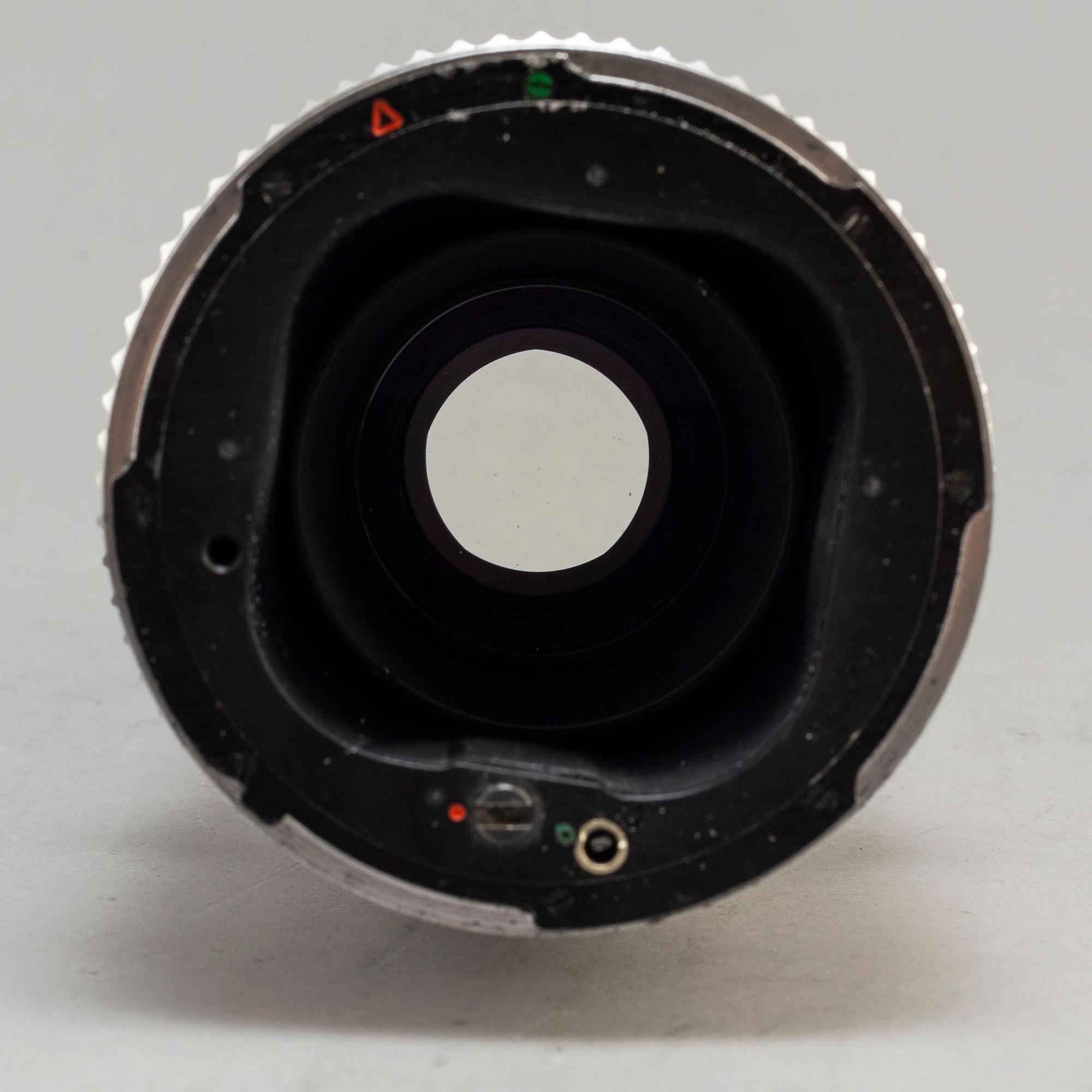 A Hasselblad 500 C with two lenses: Planar 1:2,8 80mm and Sonnar 1:5,6 250 mm.