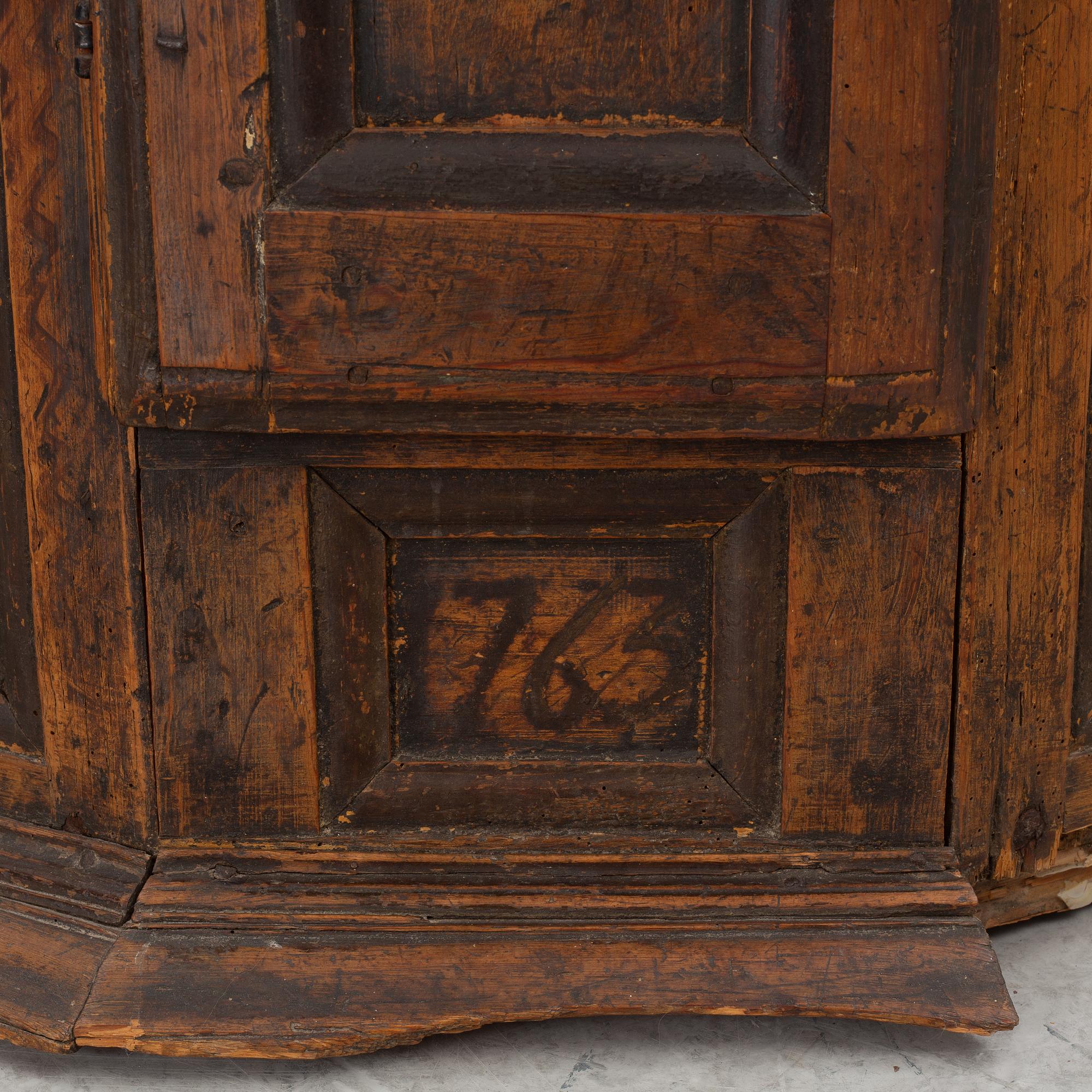 A Swedish provincial corner cabinet, 18th century.