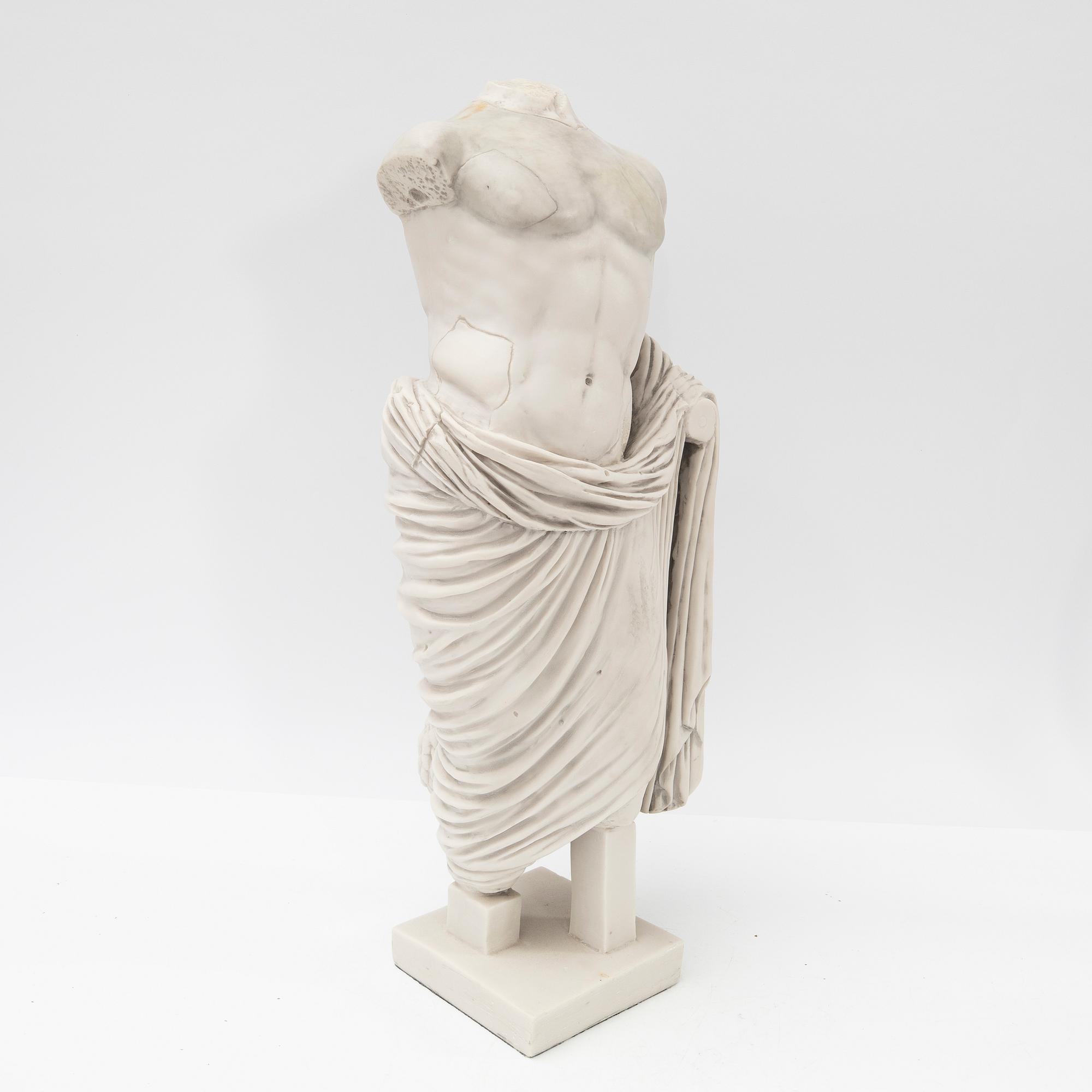 Skulptur, konstmassa, replik från Milles antiksamling.