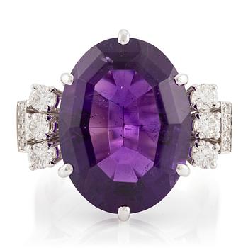 582. A ring in 18K white gold set with a faceted amethyst and round and eight-cut diamonds, CF Carlman.