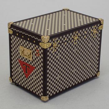 SKRIN / MINIATYRKOFFERT, "Mini Malle Chapeaux", Louis Vuitton, 2012.
