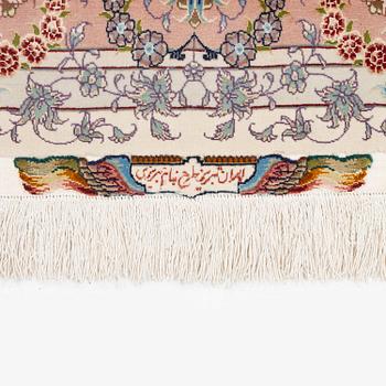 Matta, Old Täbris, Nordvästra Persien, part silk, signerad, ca 215 x 151 cm.