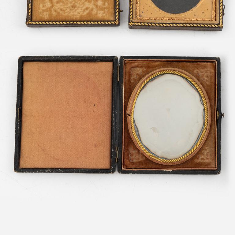 Photographs, 4 pcs, daguerreotypes, circa mid-19th century.