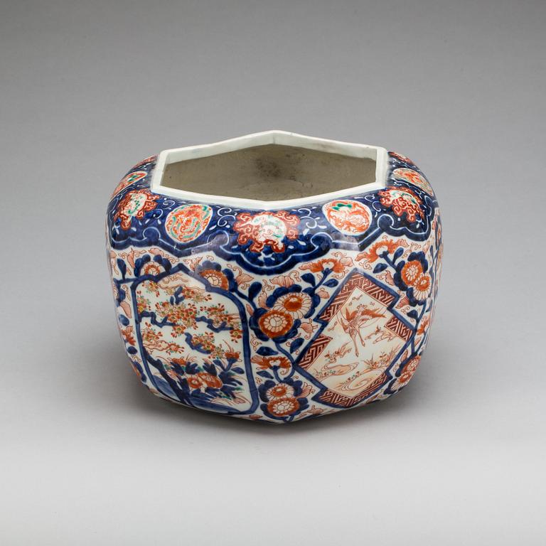 YTTERFORDER, porslin, imari, Japan. Omkring 1900.