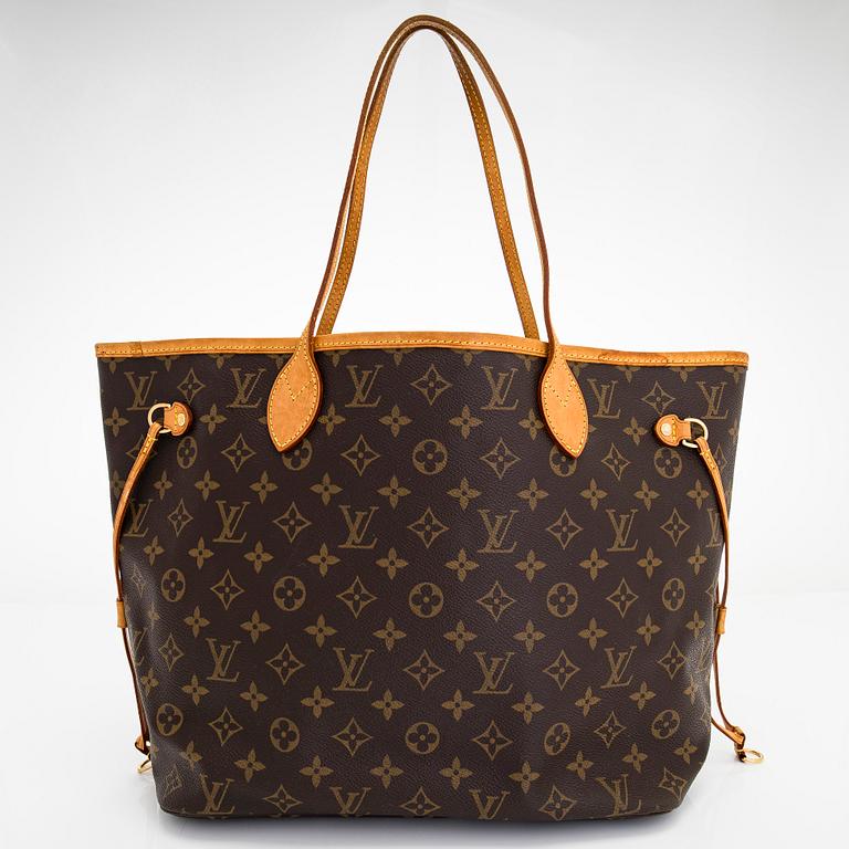 Louis Vuitton,  a 'Neverfull MM' bag.