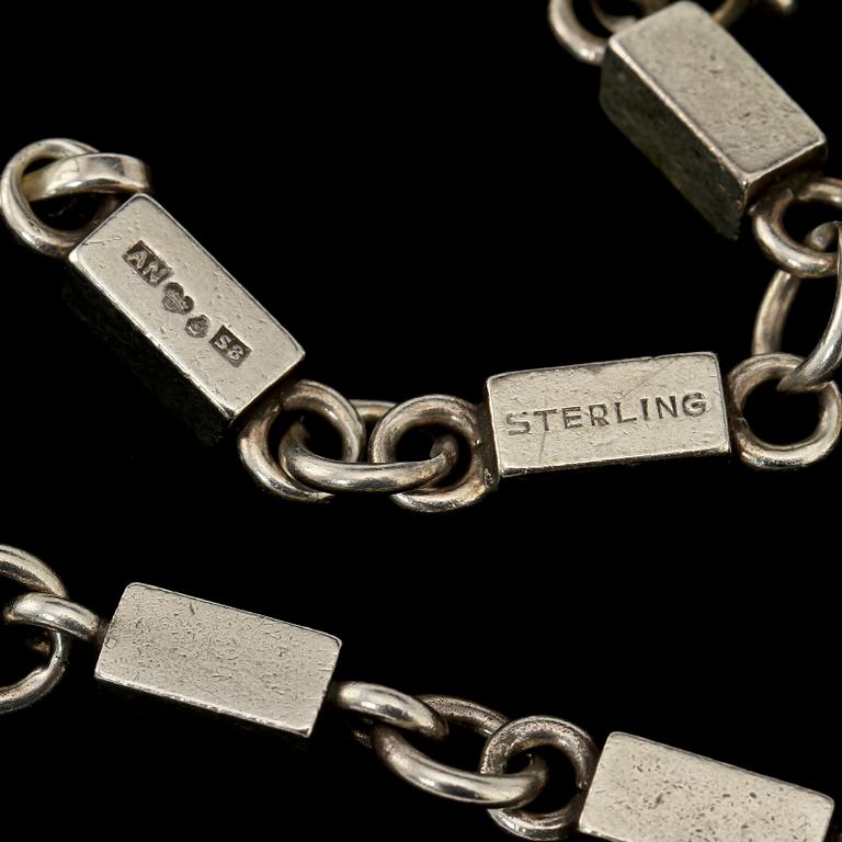 HALSLÄNK samt ARMLÄNK, sterling, Wiwen Nilsson, Lund, 1944 resp 1945. Vikt 90 g.