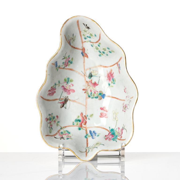 A famille rose leaf shaped dish, Qing dynasty.